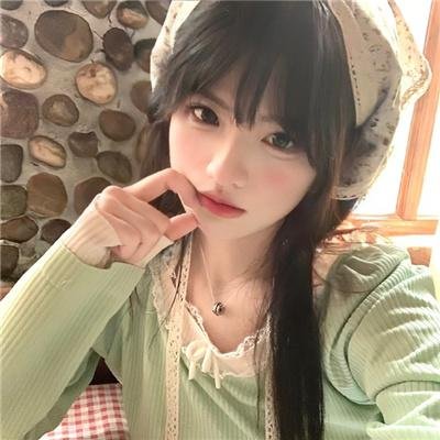 庇护棕榈树下